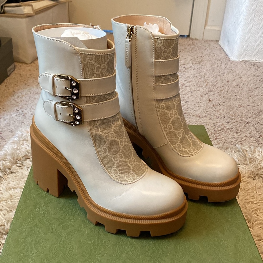 Gucci Women's GG ankle boot with buckles 37